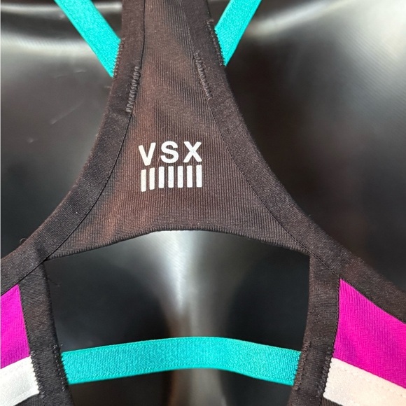 Victoria Secret's Sports Bra with Front Zip Closure and Adjustable Straps 34D - Picture 8 of 9